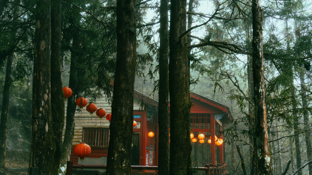 逃離現實走進遊戲畫面中的遺落之境—太平山國家森林遊樂區 太平山,宜蘭太平山,太平山住宿,太平山遊樂區,太平山森林遊樂區,太平山天氣,太平山蹦蹦車,森林鐵道,森林步道,健走步道,登山步道,鐵道,肖楠館,鎮安宮