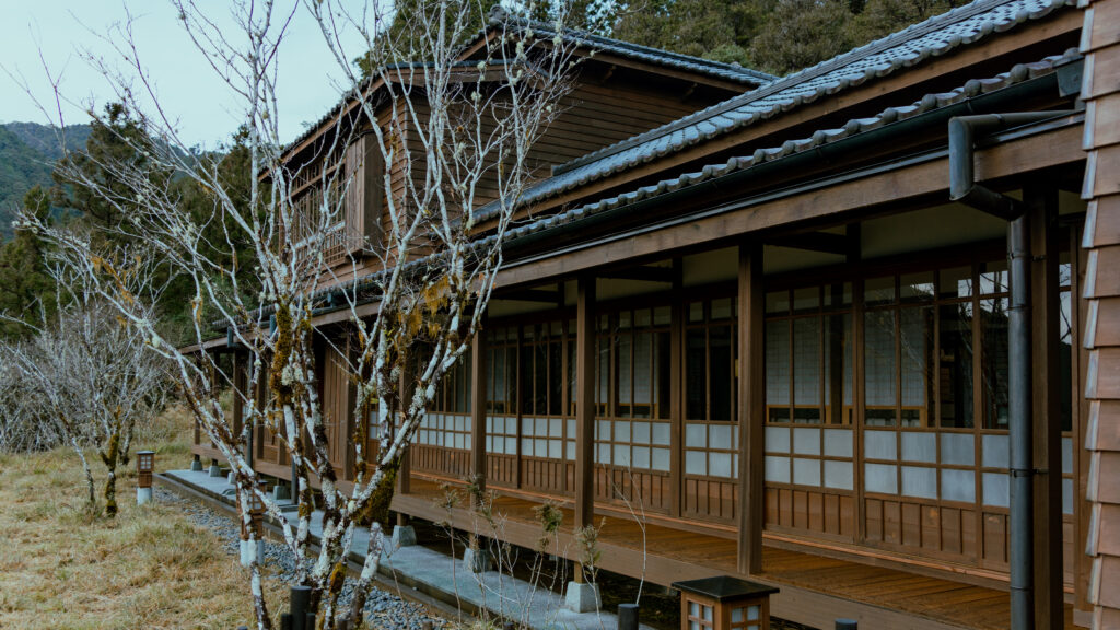 逃離現實走進遊戲畫面中的遺落之境—太平山國家森林遊樂區 太平山,宜蘭太平山,太平山住宿,太平山遊樂區,太平山森林遊樂區,太平山天氣,太平山蹦蹦車,森林鐵道,森林步道,健走步道,登山步道,鐵道,肖楠館,背包客,雲海咖啡廳,太平山餐廳,太平山美食,麵包,,吐司,包子,咖啡,豆漿,紅茶,太平山俱樂部,太平山導覽